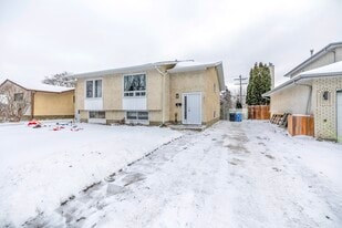 665 David St in Winnipeg, MB - Building Photo