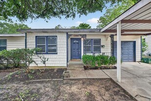 3241 Aurora St in Fort Worth, TX - Building Photo