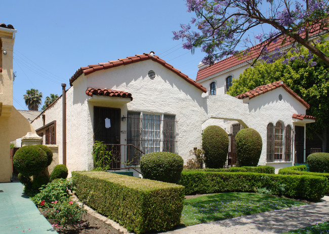 327 N Lapeer Dr in Beverly Hills, CA - Building Photo - Building Photo