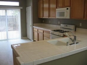 5319 Dunlay Dr in Sacramento, CA - Building Photo - Building Photo