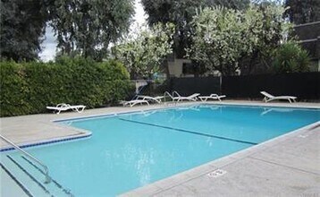 6550 Tampa Ave in Los Angeles, CA - Building Photo - Building Photo