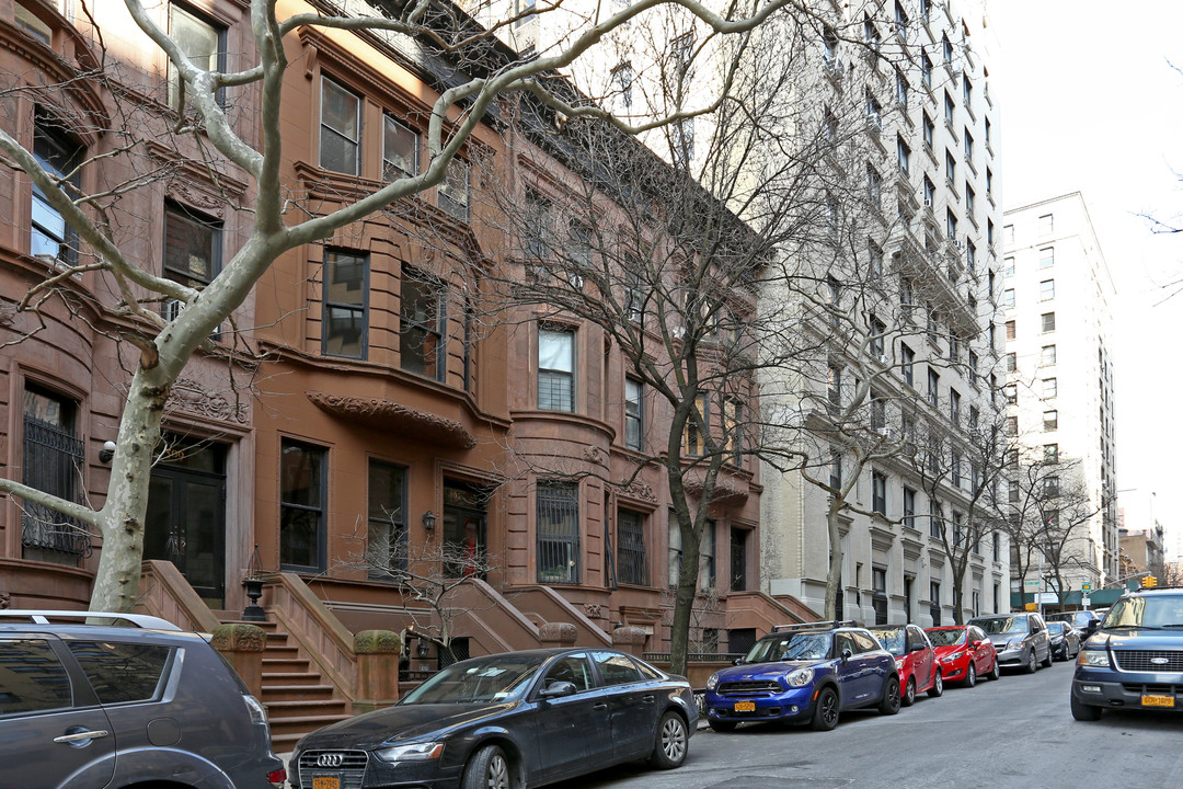 305 W 103rd St in New York, NY - Building Photo