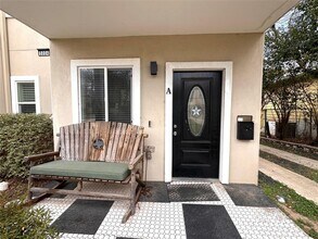 5004 Rowena Ave in Austin, TX - Foto de edificio - Building Photo