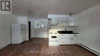 280 River Rd E in Wasaga Beach, ON - Building Photo - Building Photo