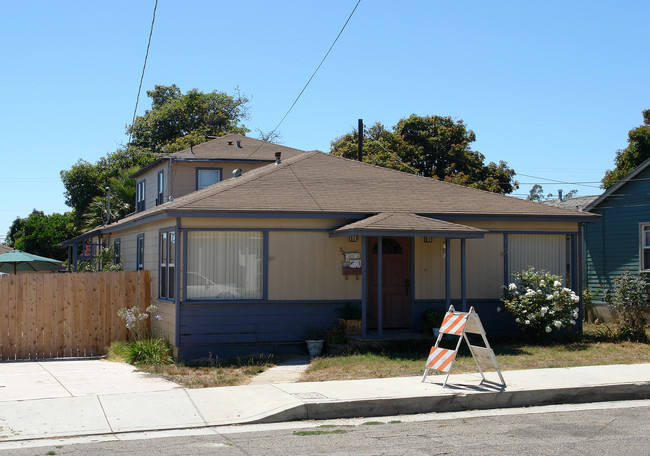 305-309 Walnut Dr in Ventura, CA - Building Photo - Building Photo