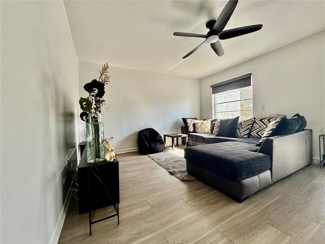 2507 N Alafaya Trail in Orlando, FL - Building Photo - Building Photo