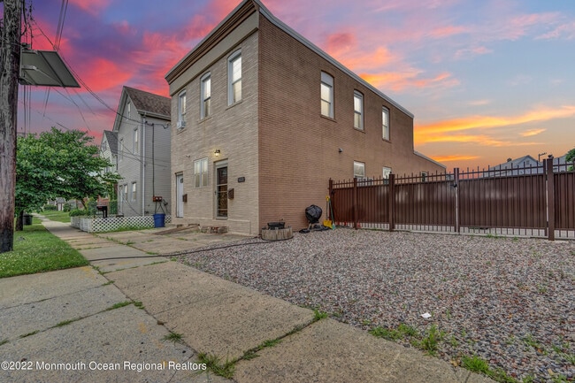 3022 S Wood Ave in Linden, NJ - Building Photo - Building Photo