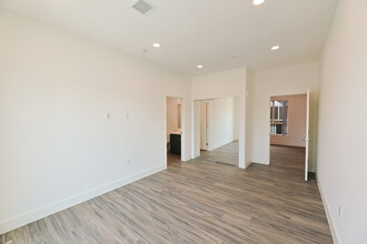 4000 Mont Clair Street in Los Angeles, CA - Building Photo - Building Photo