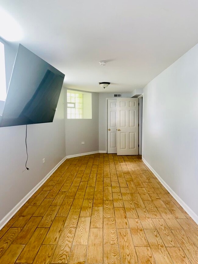 4907 S Wabash Ave Rentals in Chicago, IL