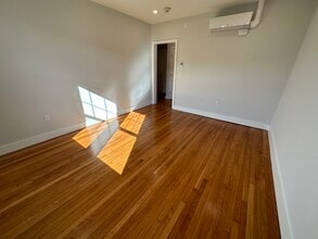 15 Forest St, Unit 4 in Cambridge, MA - Building Photo - Building Photo