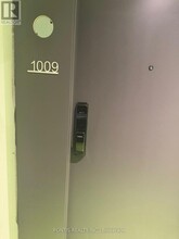 2075 Lakeshore Rd. in Burlington, ON - Building Photo - Building Photo