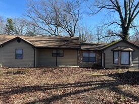 600 Villard Dr, Unit #B in Rossville, GA - Building Photo