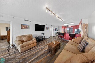 2217 Cypress Island Dr in Pompano Beach, FL - Building Photo - Building Photo