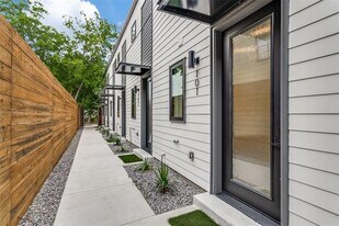 1312 N Prairie Ave in Dallas, TX - Building Photo