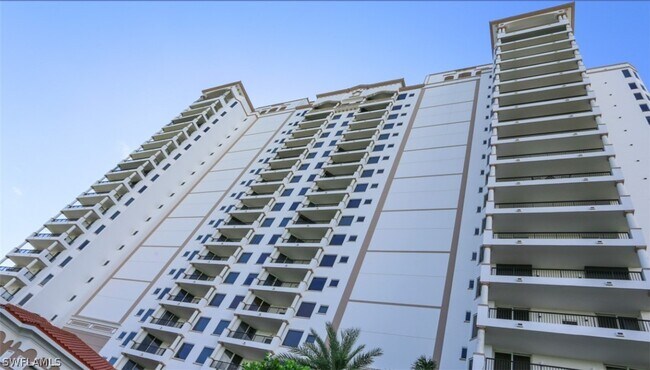 1060 Borghese Ln in Naples, FL - Building Photo - Building Photo