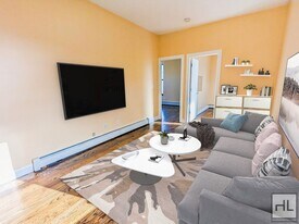 5th Ave in New York, NY - Building Photo