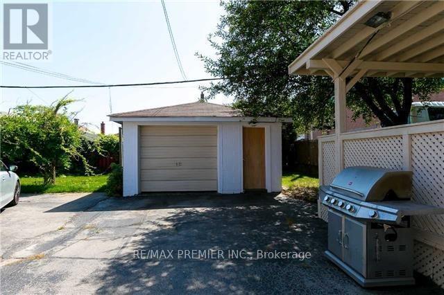 34 Brownville Ave in Toronto, ON - Building Photo - Building Photo