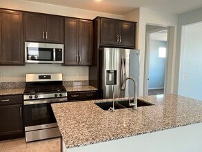 18078 W Amber Ridge Way in Goodyear, AZ - Building Photo - Building Photo