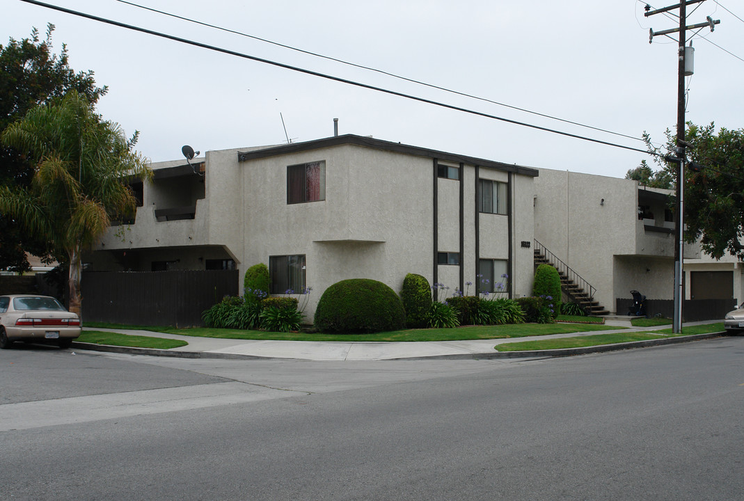 16122 Parkside Ln in Huntington Beach, CA - Building Photo