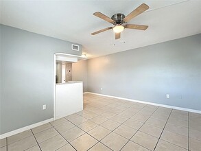 11705 3rd St E, Unit 5 in Treasure Island, FL - Building Photo - Building Photo