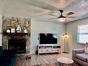 2775 Bayview Way in Pensacola, FL - Building Photo - Building Photo