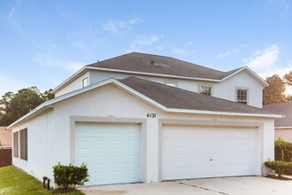 4131 Half Moon Cir in Middleburg, FL - Foto de edificio - Building Photo