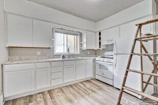 328 Parkway Ave in Oshkosh, WI - Building Photo