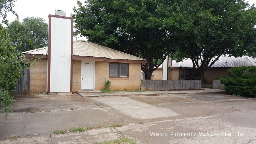 8208 Vernon Ave in Lubbock, TX - Building Photo