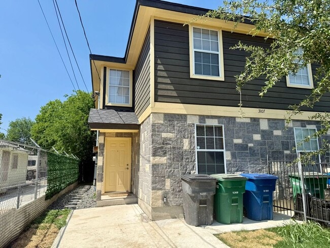 3107 W Travis St in San Antonio, TX - Building Photo - Building Photo