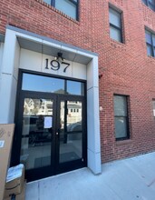 131 Green St, Unit #403 in Boston, MA - Foto de edificio - Building Photo