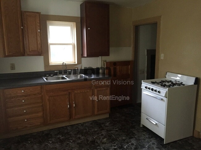 2582 E Garfield Ave in Decatur, IL - Building Photo - Building Photo