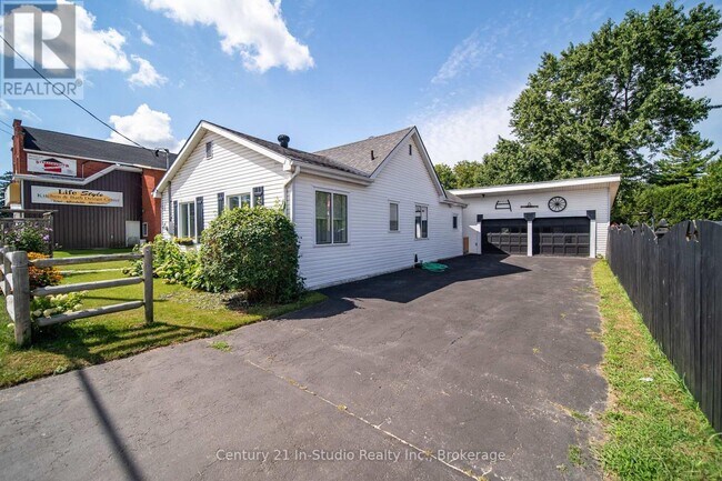 492 Bruce St in South Bruce Peninsula, ON - Building Photo - Building Photo