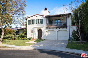 12234 Falkirk Ln in Los Angeles, CA - Building Photo