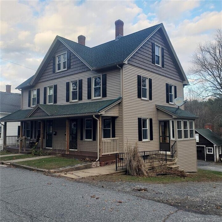58 Willington Ave in Stafford, CT - Building Photo