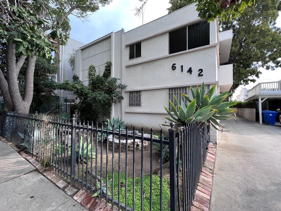 6142 Afton Plz in Los Angeles, CA - Building Photo