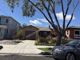 1107 Post St in Alameda, CA - Building Photo