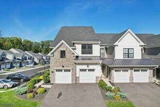 2 Lawrence Ln in Denville, NJ - Building Photo - Building Photo