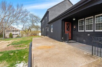 1 Sayles Hill Rd in Lincoln, RI - Foto de edificio - Building Photo