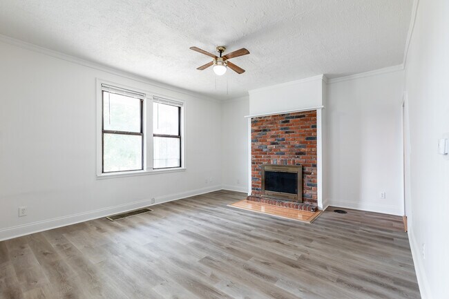 property at 4806 Oak St