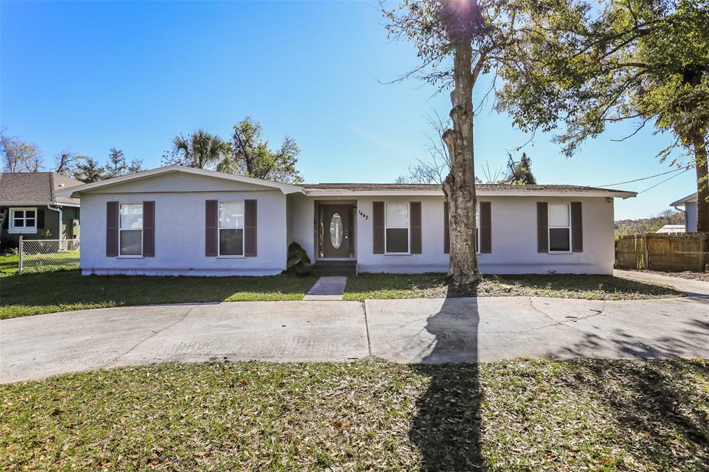 1442 Lakecrest Dr in Apopka, FL - Building Photo