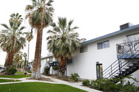 College Gardens in Bakersfield, CA - Foto de edificio - Building Photo