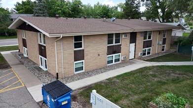 3220 8th St N in St. Cloud, MN - Foto de edificio - Building Photo