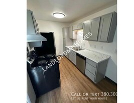 1556 Meredith Dr in Cincinnati, OH - Building Photo