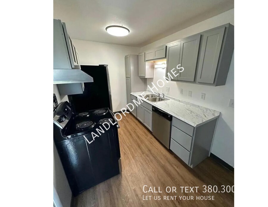 1556 Meredith Dr in Cincinnati, OH - Building Photo