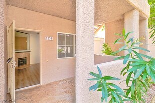 5250 S Rainbow Blvd in Las Vegas, NV - Building Photo
