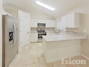 744 Tranquility St in Minneola, FL - Foto de edificio - Building Photo