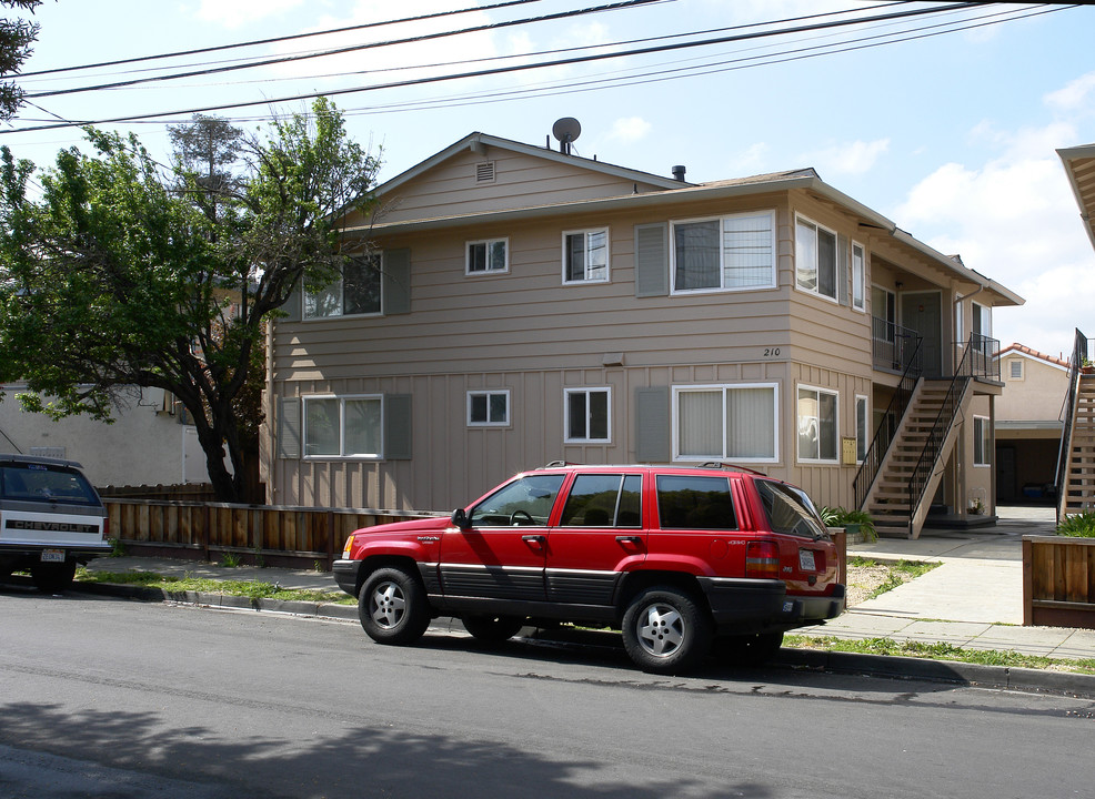 210 Linden St in Redwood City, CA - Building Photo