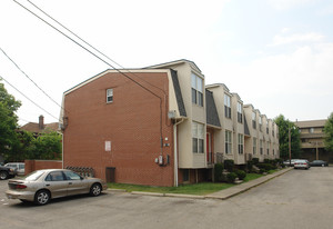 142-150 W 8th Ave in Columbus, OH - Building Photo