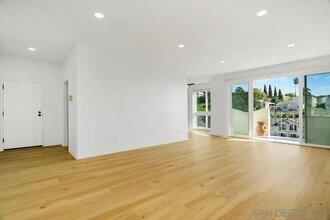 3217 Columbia St in San Diego, CA - Foto de edificio - Building Photo