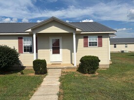 845 Modena Rd in Decherd, TN - Building Photo